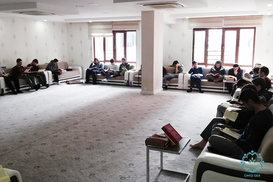 Ümid Der - GENÇLERE KİTAP OKUMA ALIŞKANLIĞI KAZANDIRMANIN 5 ETKİLİ YOLU